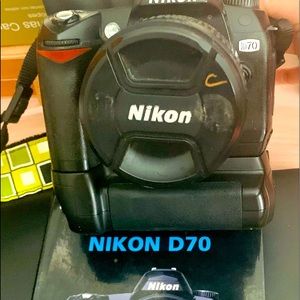 Nikon D70 with lens nickor DX AF-S 18:70 mm